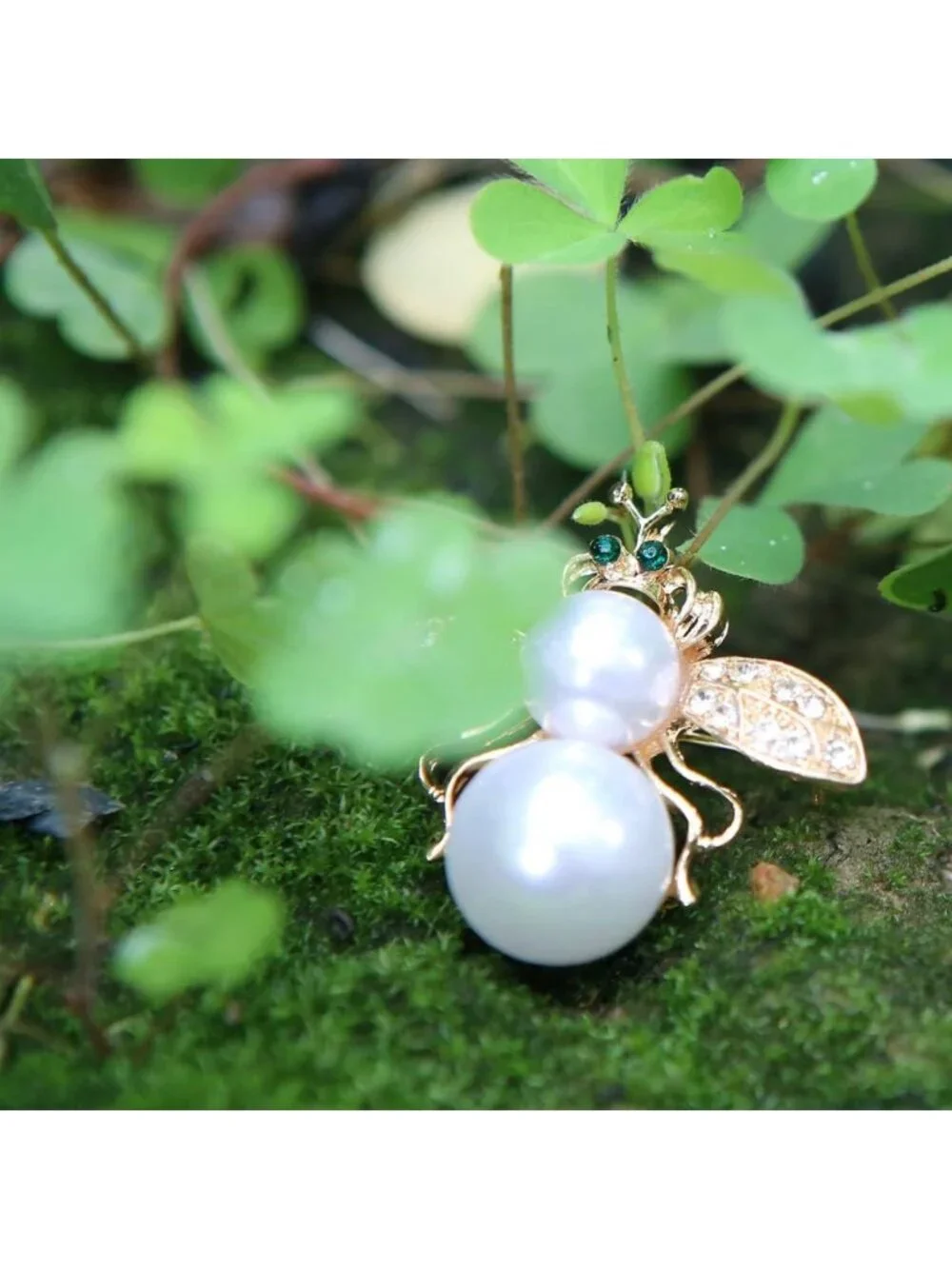 10 Stylish Bee Themed Enamel Crystal Rhinestone Brooch Pins for Fashion